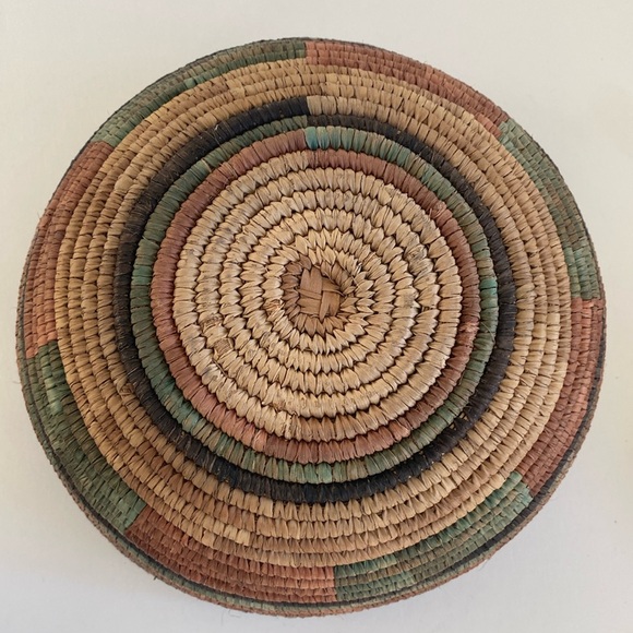 Vintage African Tribal Woven Coil Traditional Basket Multicolor Hand crafted - Picture 8 of 10
